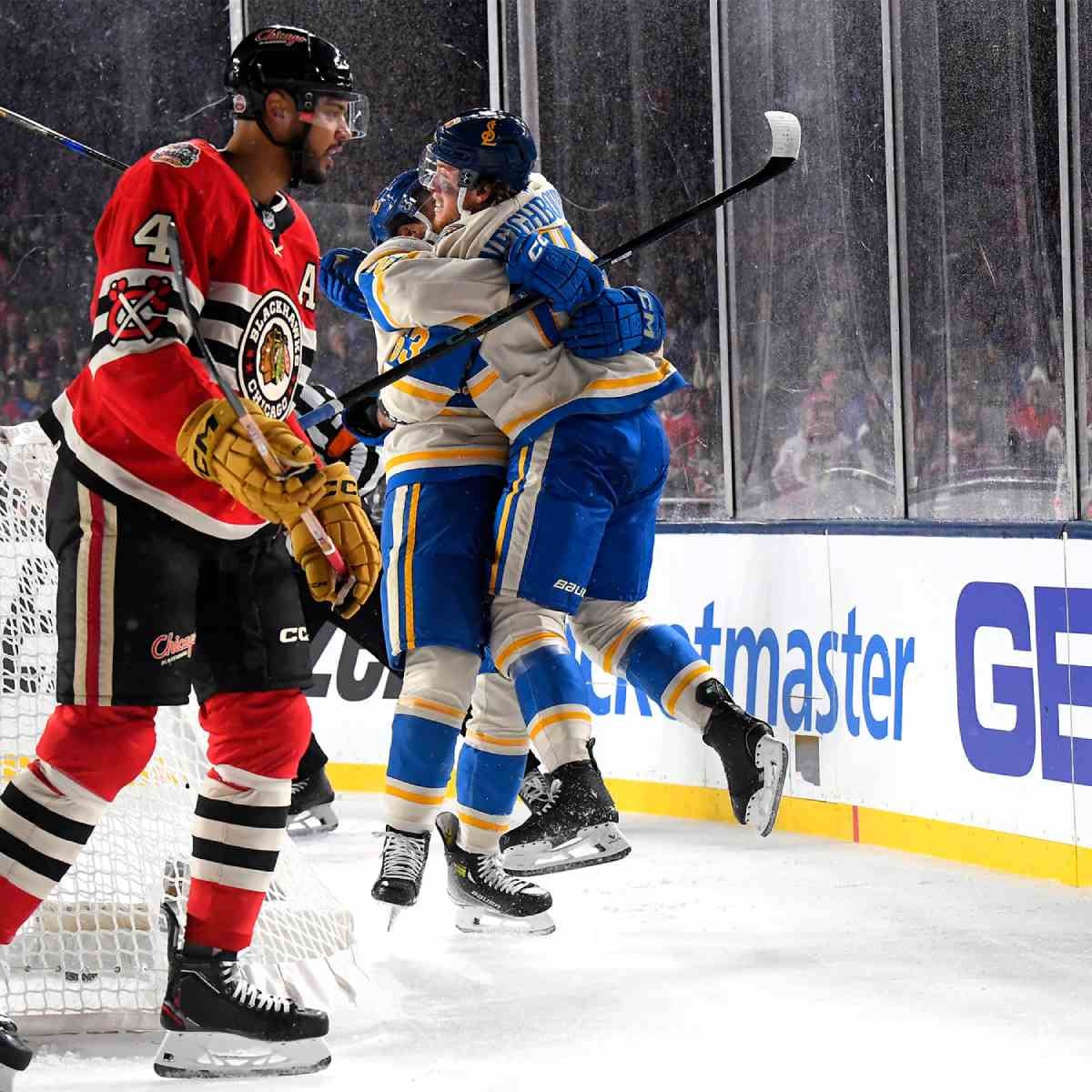 Jugadores de St. Louis Blues tienen problemas con escaleras en el